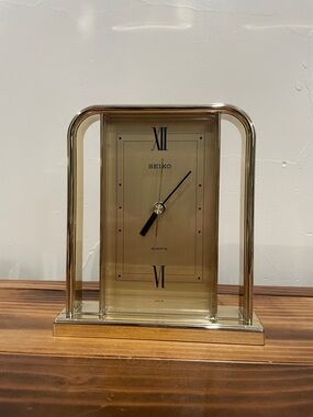 VTG Seiko Quartz Desk Mantel Clock Japan Gold Tone Face WORKS 1980s 7" Tall